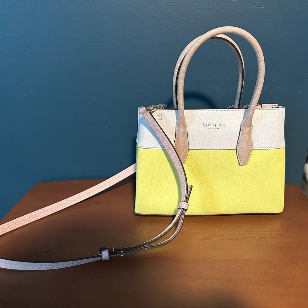 Kate spade purse. Like new. Carried for a week. Just to small for me.